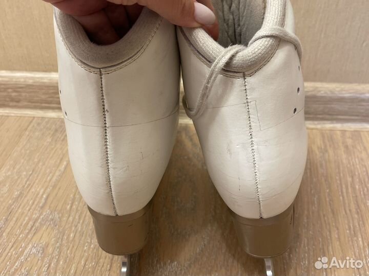 Коньки фигурные edea 235