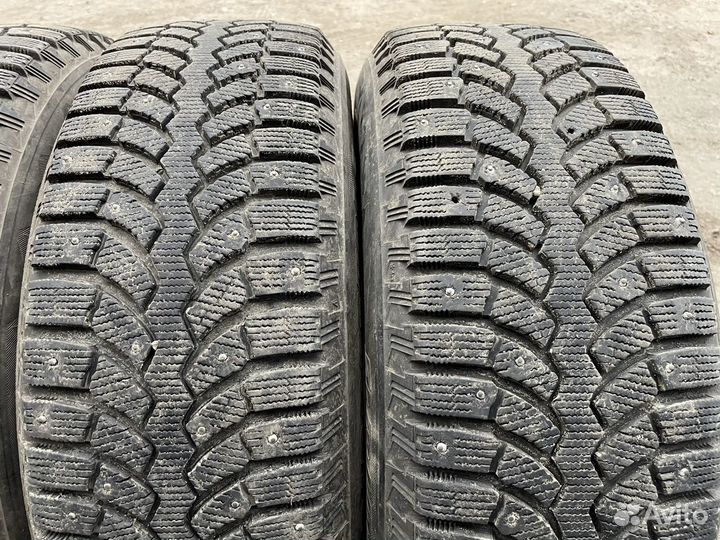 Bridgestone Blizzak Spike-01 235/65 R17
