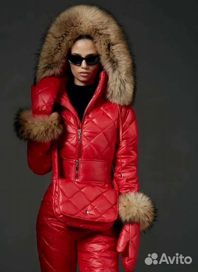 Горнолыжный костюм женский. Зимний комбинезон