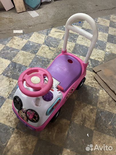 Машинка-каталка для девочки