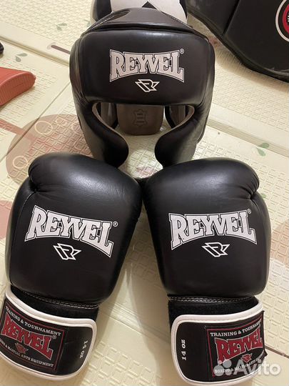 Боксерские перчатки,шлем