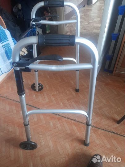 Ходунки для взрослых с колесами