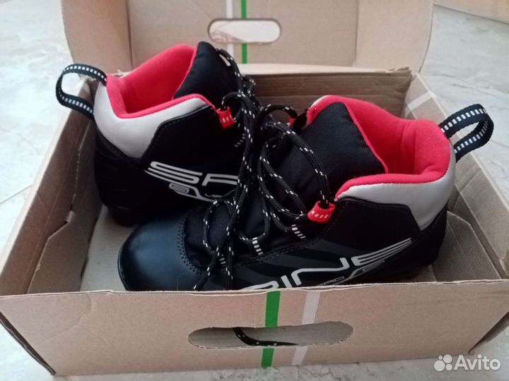 Лыжные ботинки