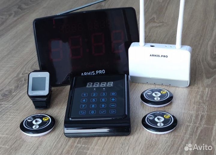 Кнопка вызова персонала или официанта с часами