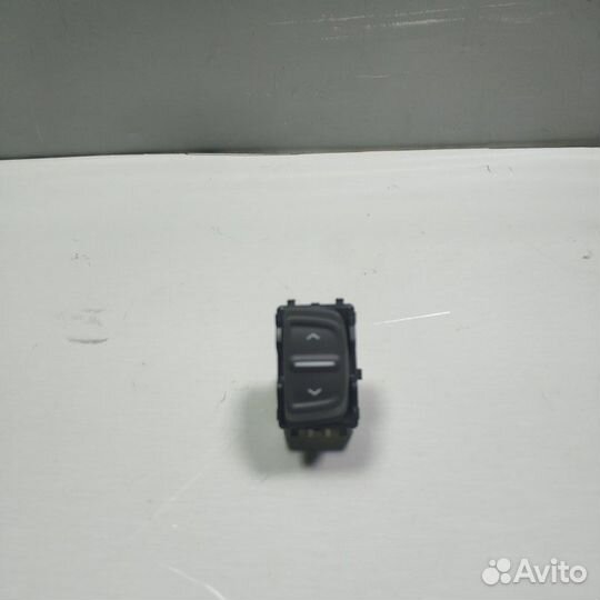 Кнопка стеклоподъемника Renault Sandero 2 K7M812