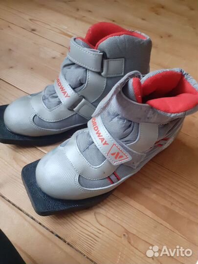 Лыжные ботинки