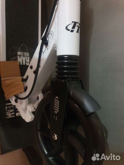 Самокат с дисковым тормозом новый