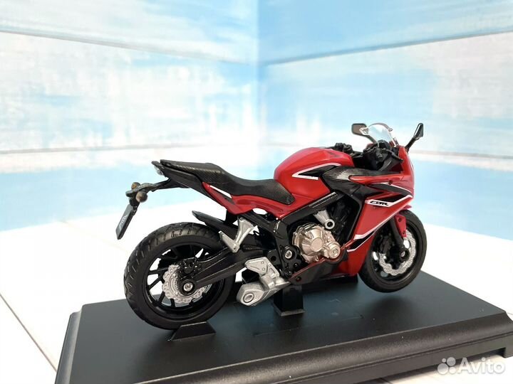 Модель мотоцикла Honda CBR600 1:18 красный