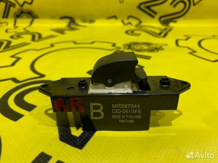 Кнопка стеклоподъемника задняя правая Mitsubishi