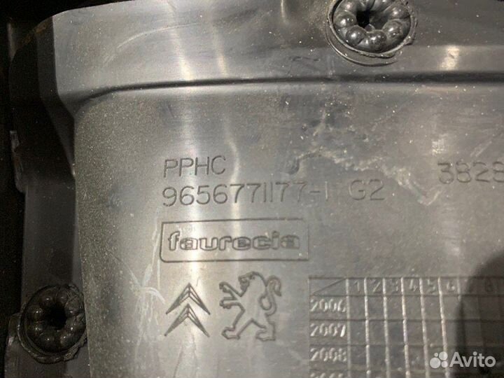 Обшивка двери передняя левая Peugeot 308