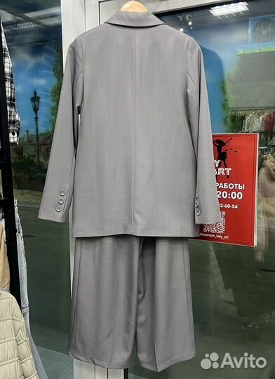 Брючный костюм женский