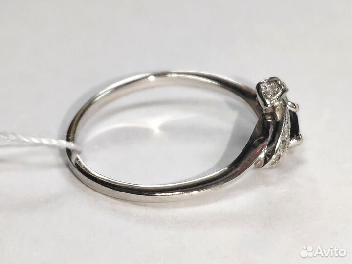 Золотое кольцо с камнем 18р