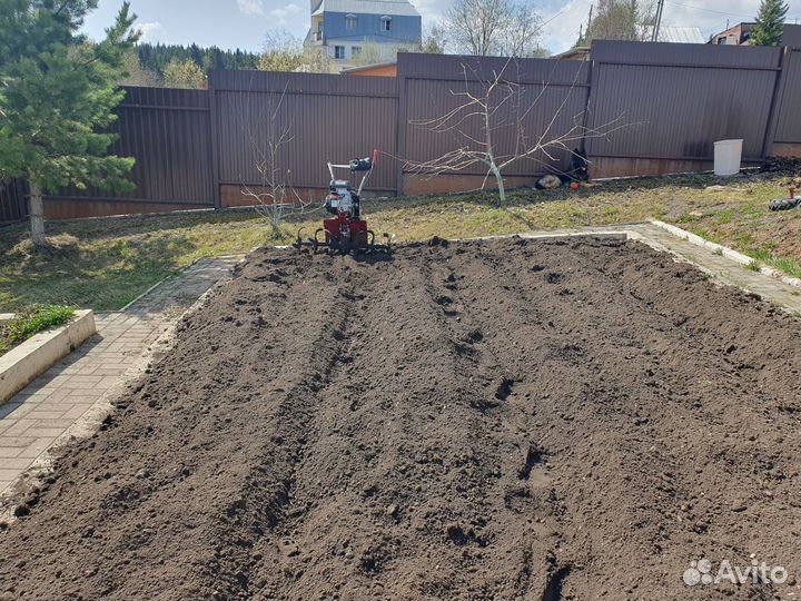Вспашка земли мотоблоком