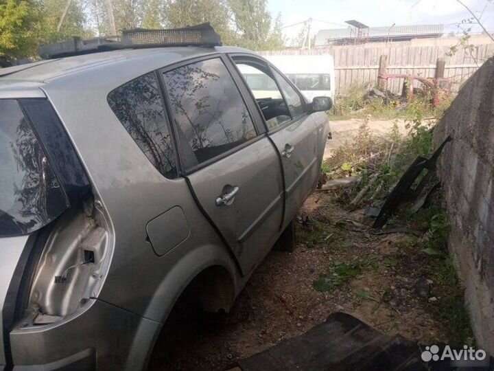 Блок предохранителей Renault Scenic 2 K9K732