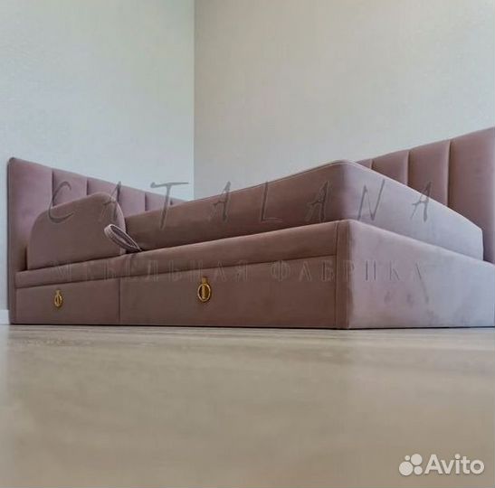 Детская кровать с подъемным механизмом