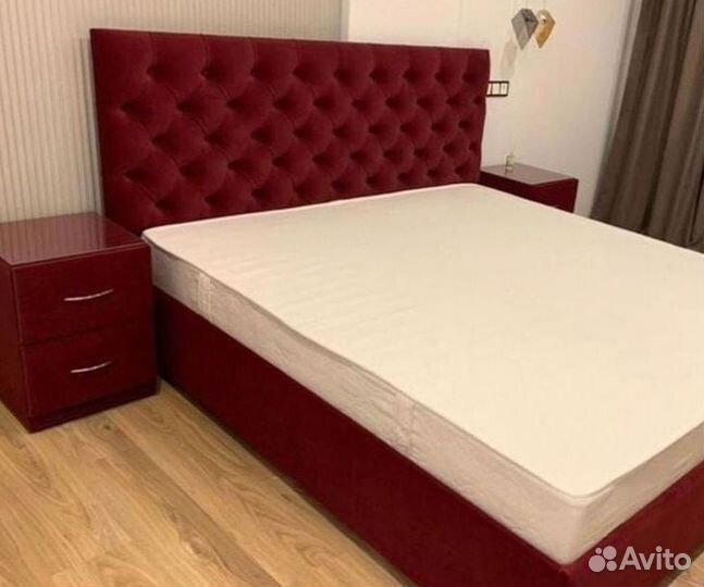 Кровать с молдингом