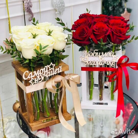 Розы в колбе с водой