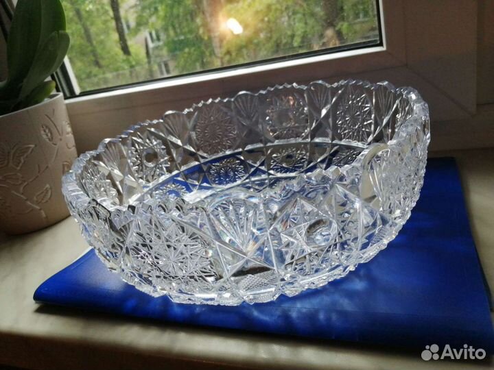Большая хрустальная салатница