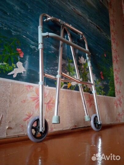 Ходунки для взрослых на колесах