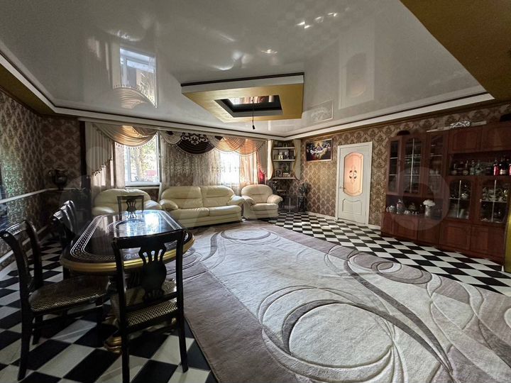 Дом 180 м² на участке 7,9 сот.