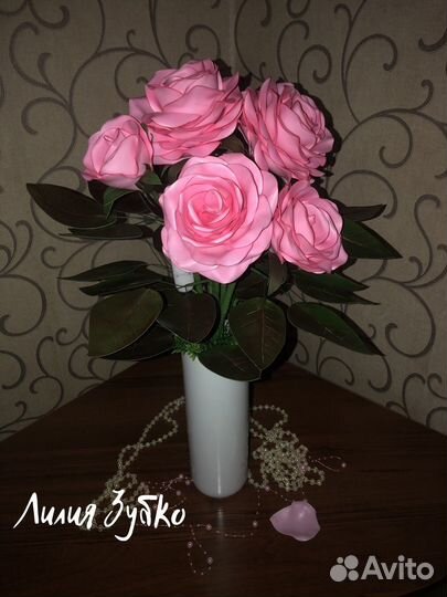 Розы на гирлянде