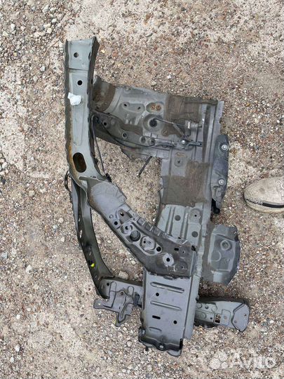 Передняя левая четверть Тойота Камри 70