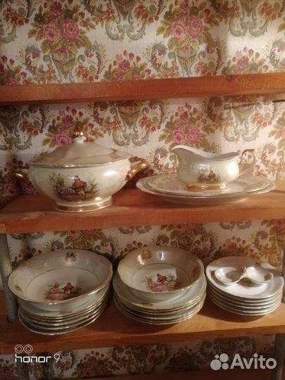 Фарфоровой столовый сервиз