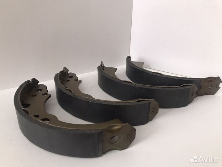 Колодки тормозные барабанные LPR 04630 на Nissan