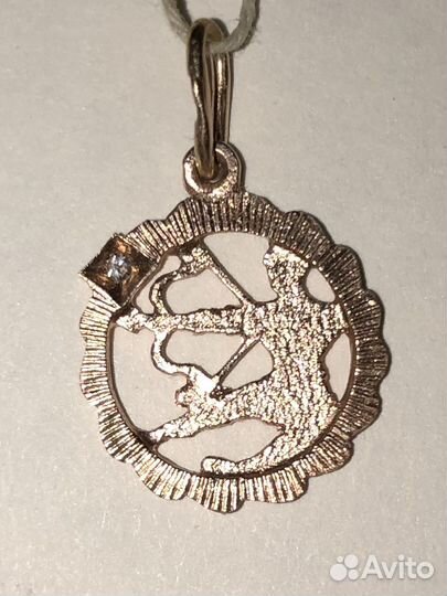 Золотая подвеска стрелец