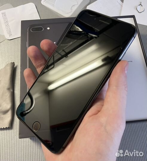 iPhone 8 Plus, 64 ГБ