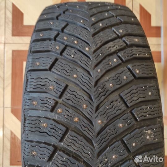 Michelin X-Ice North 4 215/55 R17 98T