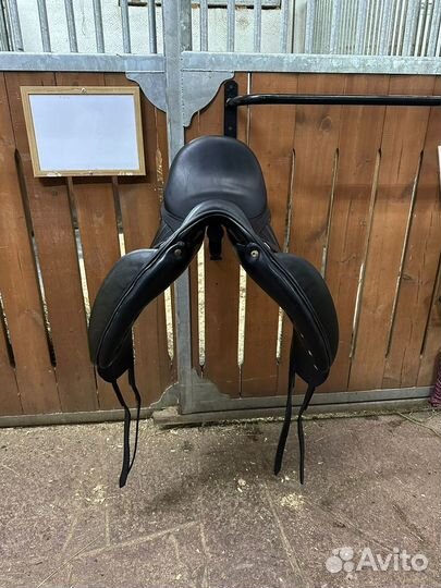 Продам седло выездковое Гермида