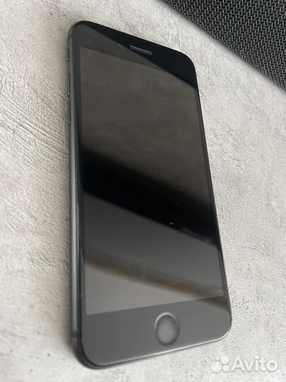 Телефон iPhone 8