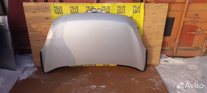 Капот Toyota isis (Anm10) 2004-2017