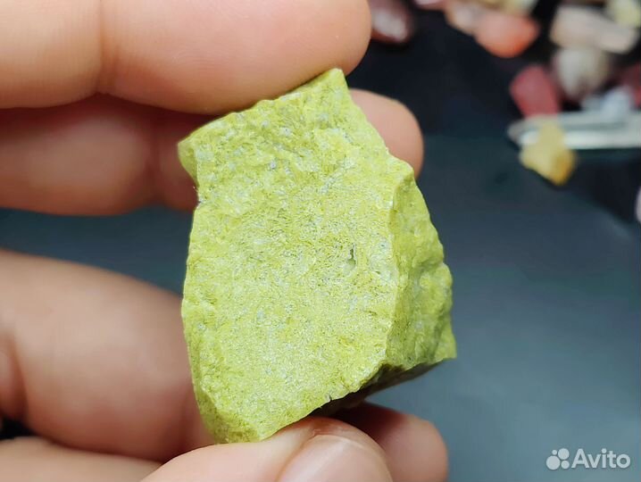 Фисташковый опал. Природный