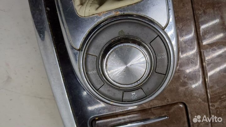 Консоль салона Infiniti QX56, 2011