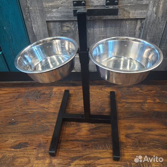 Стойка с мисками для собак
