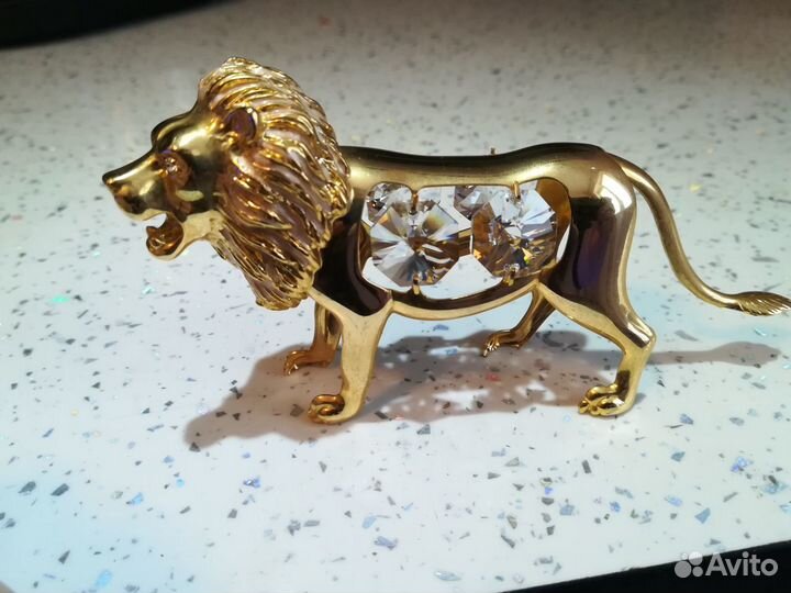 Статуэтки - золотые Львы Swarovski