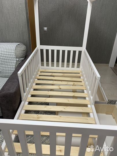 Продам кровать домик