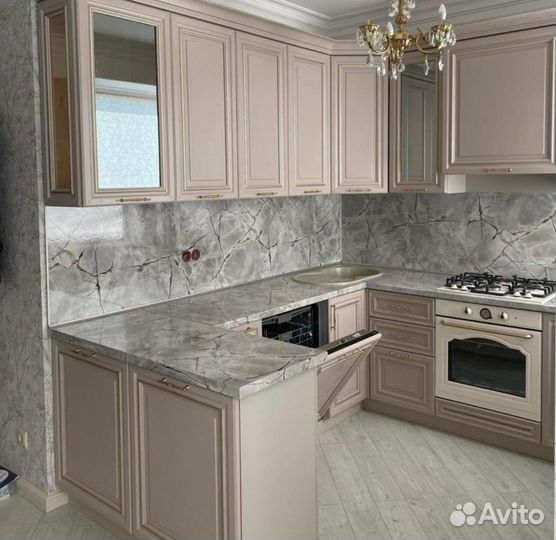 Кухня угловая с островком