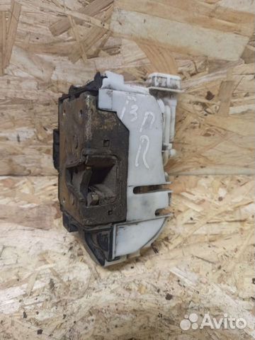 Замок передний правый Volkswagen Golf 3