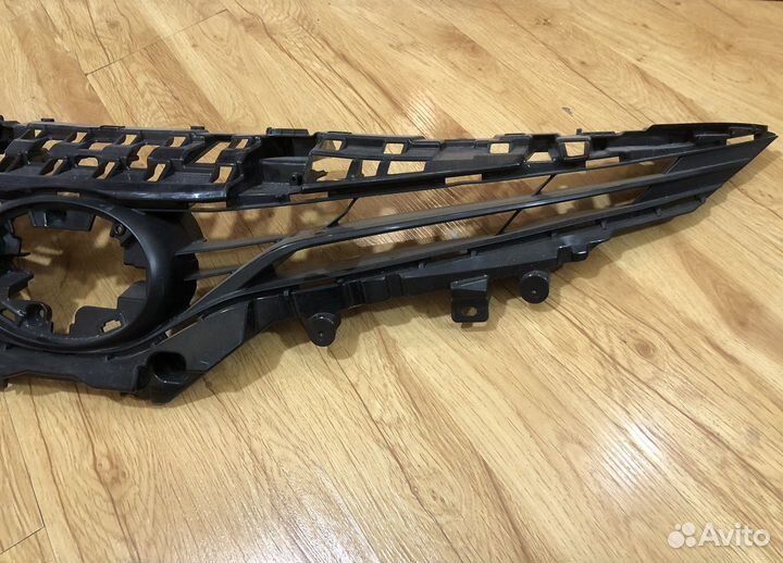 Решетка радиатора Toyota Camry V70