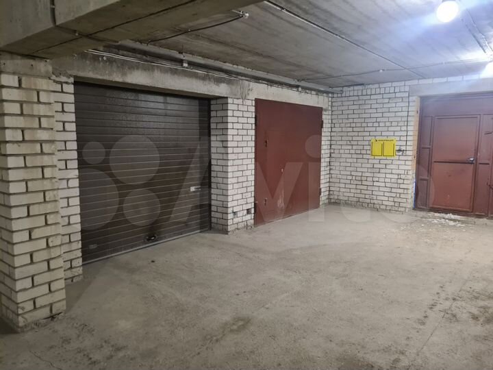 Гараж, > 30 м²