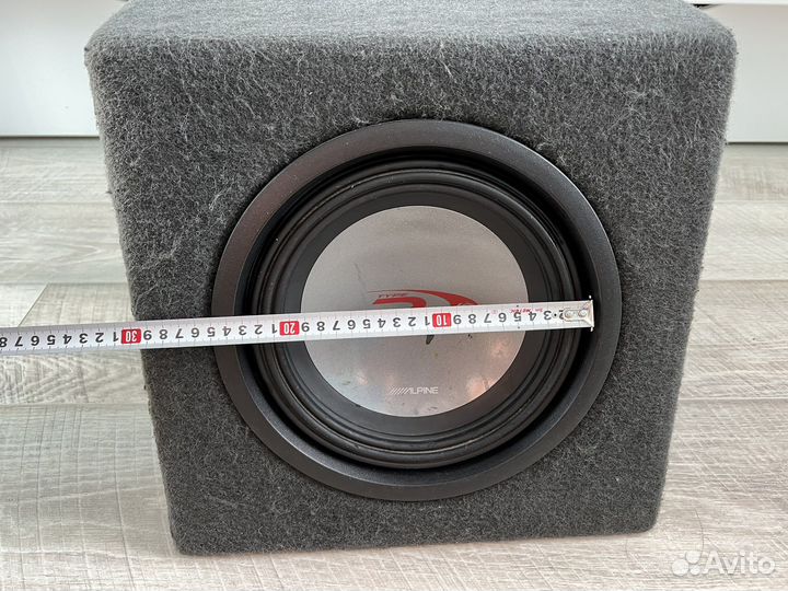 Закрытый сабвуфер Alpine