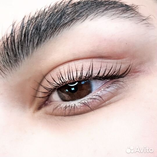 Визажист бровист