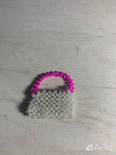 Сумка из бисера детскими руками для барби