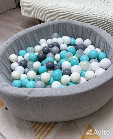 Сухой бассейн с шариками