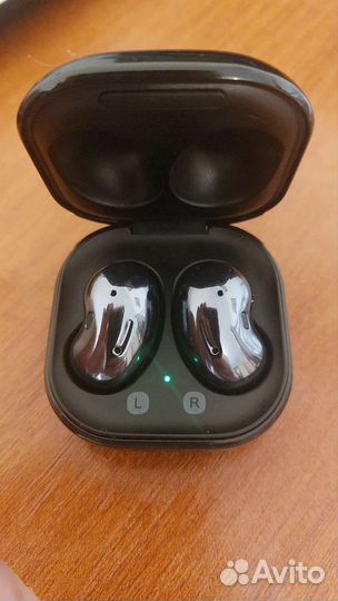 Беспроводные наушники samsung galaxy buds live