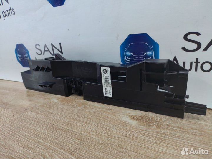 Кронштейн радиатора левый Bmw X5 Рест E70 рест