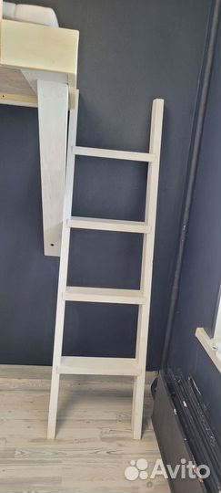 Кровать-чердак с лестницей